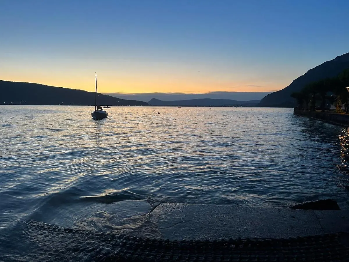 Entre Lac D'Annecy Et Montagnes, Golf Et Parapente A Pieds Talloires Appartement