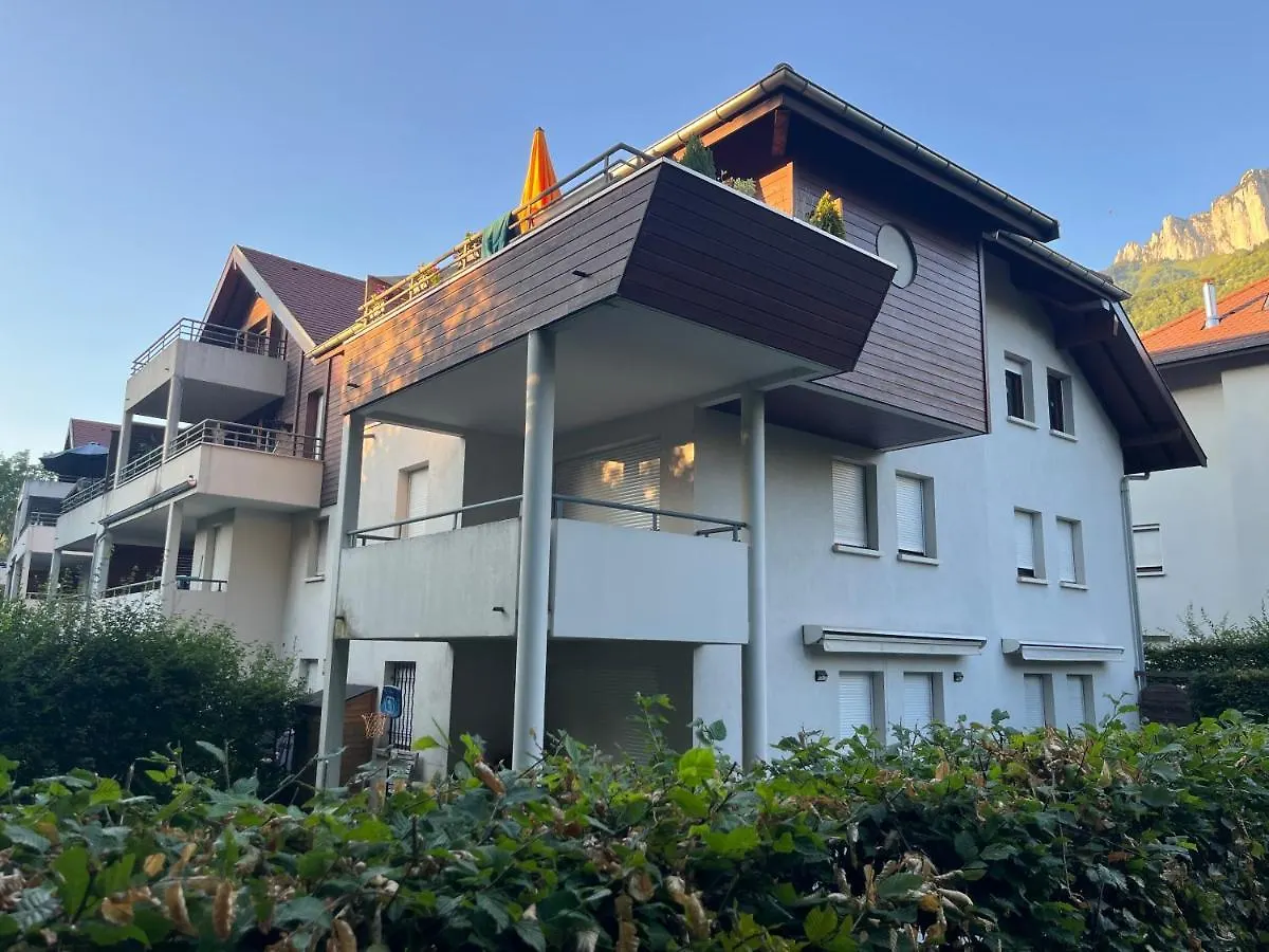 Entre Lac D'Annecy Et Montagnes, Golf Et Parapente A Pieds Talloires Appartement